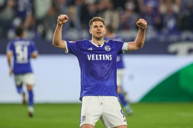 13.04.2024, Fussball, 2. Bundesliga, 29. Spieltag, Saison 2023 2024, FC Schalke 04 - 1. FC Nuernberg, Simon Terodde (FC Schalke 04) jubelt. Gelsenkirchen Veltins Arena NRW Deutschland xRHR-FOTO TRx