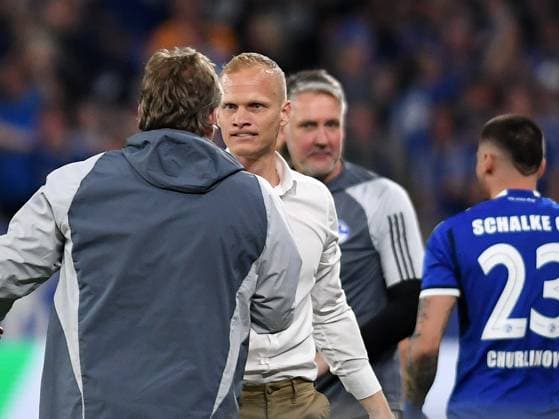 13.04.2024, Gelsenkirchen, Germany, VELTINS-Arena, FC Schalke 04 vs 1. FC Nuernberg - 2. Bundesliga, Trainer Karel Geraerts (FC Schalke 04) Jubel, jubelt, jubeln beim Tor zum 2:0 (Foto Ralf Treese) DFB DFL REGULATIONS PROHIBIT ANY USE OF PHOTOGRAPHS AS IMAGE SEQUENCES AND OR QUASI-VIDEO. Gelsenkirchen VELTINS-Arena North Rhine-Westphalia Germany