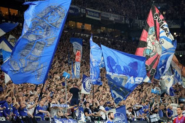Die Fans des FC Schalke 04 freuen sich über das Tor zum 2:0 durch Paul Seguin (FC Schalke 04) beim Spiel der 2. BL (Saison 2023 24) FC Schalke 04 - 1. FC Nürnberg. Copyright: Thomas Pakusch
