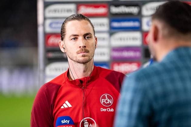 GER, 2. FBL, FC Schalke 04 vs 1.FC Nürnberg Nuernberg 13.04.2024, Veltins-Arena, Gelsenkirchen, GER, 2. FBL, FC Schalke 04 vs 1.FC Nürnberg Nuernberg Im Bild: Carl Klaus (1.FC Nürnberg Nuernberg, 1) im Interview nach dem Spiel
