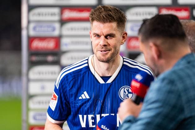GER, 2. FBL, FC Schalke 04 vs 1.FC Nürnberg Nuernberg 13.04.2024, Veltins-Arena, Gelsenkirchen, GER, 2. FBL, FC Schalke 04 vs 1.FC Nürnberg Nuernberg Im Bild: Simon Terodde (FC Schalke 04, 9) im Interview nach dem Spiel