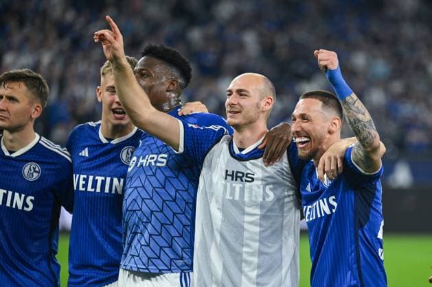 13.04.2024, Fussball, 2. Bundesliga, 29. Spieltag Saison 2023 2024, FC Schalke 04 - 1. FC Nuernberg, Henning Matriciani (FC Schalke 04), Darko Churlinov (FC Schalke 04) xRHR-FOTO TKx