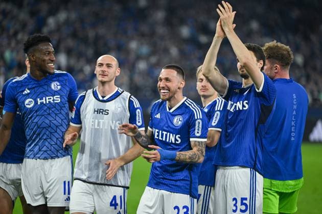 Sport Bilder des Tages 13.04.2024, Fussball, 2. Bundesliga, 29. Spieltag Saison 2023 2024, FC Schalke 04 - 1. FC Nuernberg, Bryan Lasme (FC Schalke 04), Henning Matriciani (FC Schalke 04), Darko Churlinov (FC Schalke 04), Marcin Kaminski (FC Schalke 04) xRHR-FOTO TKx
