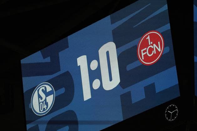 Der Videowürfel zeigt den Zwischenstand an beim Spiel der 2. BL (Saison 2023 24) FC Schalke 04 - 1. FC Nürnberg. Copyright: Thomas Pakusch