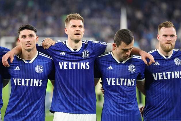 Die Spieler vom FC Schalke 04 freuen sich über den 2:0 Sieg beim Spiel der 2. BL (Saison 2023 24) FC Schalke 04 - 1. FC Nürnberg. Copyright: Thomas Pakusch
