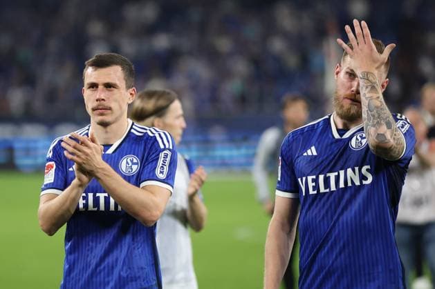 Die Spieler vom FC Schalke 04 freuen sich über den 2:0 Sieg beim Spiel der 2. BL (Saison 2023 24) FC Schalke 04 - 1. FC Nürnberg. Copyright: Thomas Pakusch
