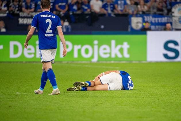 2. Fussball Bundesliga: FC Schalke 04 - 1. FC Nürnberg; 13.04.2024 Keke Topp (FC Schalke 04, 42) geht zu Boden, Thomas Ouwejan (FC Schalke 04, 2); 2. Fussball Bundesliga. FC Schalke 04 - 1. FC Nürnberg, 29. Spieltag, am 13.04.2024, Veltins Arena, Gelsenkirchen. DFL REGULATIONS PROHIBIT ANY USE OF PHOTOGRAPHS AS IMAGE SEQUENCES AND OR QUASI-VIDEO.