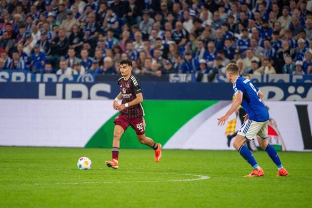 2. Fussball Bundesliga: FC Schalke 04 - 1. FC Nürnberg; 13.04.2024 Can Yialmaz Uzun (1. FC Nürnberg, 42), Simon Terodde (FC Schalke 04, 9); 2. Fussball Bundesliga. FC Schalke 04 - 1. FC Nürnberg, 29. Spieltag, am 13.04.2024, Veltins Arena, Gelsenkirchen. DFL REGULATIONS PROHIBIT ANY USE OF PHOTOGRAPHS AS IMAGE SEQUENCES AND OR QUASI-VIDEO.