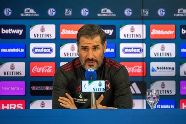 2. Fussball Bundesliga: FC Schalke 04 - 1. FC Nürnberg; 13.04.2024 Christian Fiél (Trainer des 1.FC Nürnberg); 2. Fussball Bundesliga. FC Schalke 04 - 1. FC Nürnberg, 29. Spieltag, am 13.04.2024, Veltins Arena, Gelsenkirchen. DFL REGULATIONS PROHIBIT ANY USE OF PHOTOGRAPHS AS IMAGE SEQUENCES AND OR QUASI-VIDEO.
