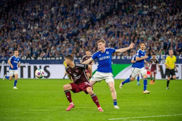 2. Fussball Bundesliga: FC Schalke 04 - 1. FC Nürnberg; 13.04.2024 Derry John Murkin (FC Schalke 04, 5), ; 2. Fussball Bundesliga. FC Schalke 04 - 1. FC Nürnberg, 29. Spieltag, am 13.04.2024, Veltins Arena, Gelsenkirchen. DFL REGULATIONS PROHIBIT ANY USE OF PHOTOGRAPHS AS IMAGE SEQUENCES AND OR QUASI-VIDEO.