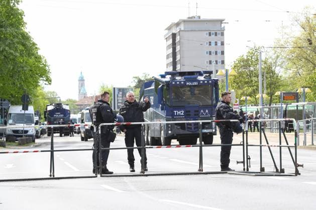 14.04.2024, xtgx, Fussball 2. Bundesliga, Fussball 2. Bundesliga, Eintracht Braunschweig - Hannover 96 emspor, v.l. Symbolfoto, Symbolbild Polizei, Polizisten, Derby, Sicherheit, Wasserwerfer (DFL DFB REGULATIONS PROHIBIT ANY USE OF PHOTOGRAPHS as IMAGE SEQUENCES and or QUASI-VIDEO) Braunschweig
