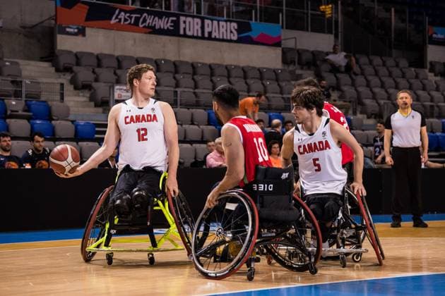 2024 IWBF Men’s Repechage: Kanda - Iran; 14.04.2024 Patrick Anderson (Kanada, 12) am Ball, Mohammad Mohammad Nezhad (Iran, 10), Garrett Ostepchuk (Kanada, 5) 2024 IWBF Men’s Repechage: Kanda - Iran; Azur Arena, Antibes Copyright: xBEAUTIFULxSPORTS Wunderlx