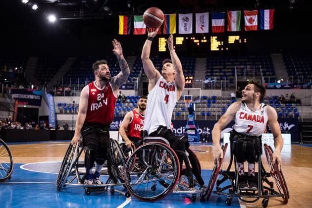 2024 IWBF Men’s Repechage: Kanda - Iran; 14.04.2024 Mohamadhassan Sayari (Iran, 24), Nikola Goncin (Kanada, 4) im Wurf, Vincent Dallaire (Kanada, 7) 2024 IWBF Men’s Repechage: Kanda - Iran; Azur Arena, Antibes Copyright: xBEAUTIFULxSPORTS Wunderlx