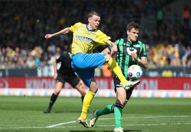 Braunschweig vs. Hannover, 2. BL Braunschweig, 14.04.2024, FUßBALL - Eintracht Braunschweig vs. Hannover 96, 2. BL, Saison 2023 24. Thorir Johann Helgason (Eintracht Braunschweig), Braunschweig
