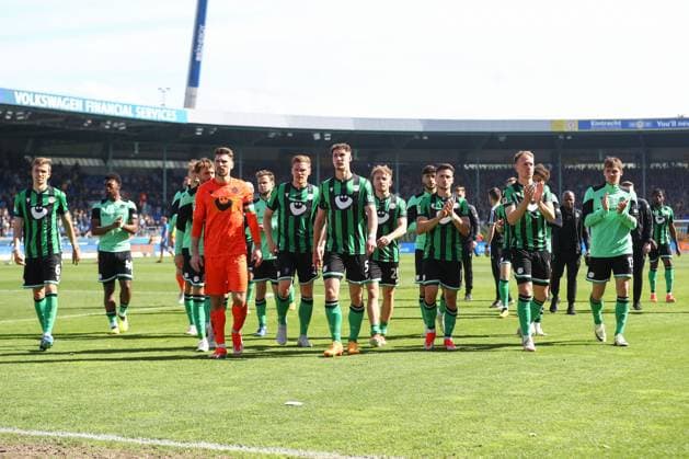 14.04.2024, xtgx, Fussball 2. Bundesliga, Fussball 2. Bundesliga, Eintracht Braunschweig - Hannover 96 emspor, v.l. Hannover enttaeuscht, schaut enttaeuscht, niedergeschlagen, disappointed (DFL DFB REGULATIONS PROHIBIT ANY USE OF PHOTOGRAPHS as IMAGE SEQUENCES and or QUASI-VIDEO) Braunschweig