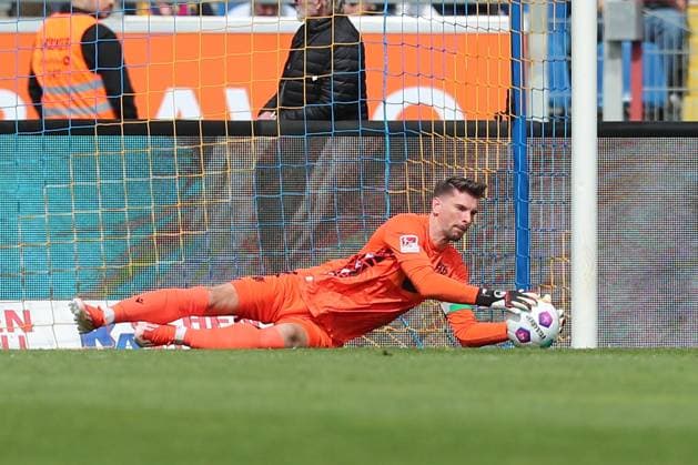 14.04.2024, xtgx, Fussball 2. Bundesliga, Fussball 2. Bundesliga, Eintracht Braunschweig - Hannover 96 emspor, v.l. Ron Robert Zieler (Hannover, 16) Parade, haelt den Ball, faengt den Ball, pariert (DFL DFB REGULATIONS PROHIBIT ANY USE OF PHOTOGRAPHS as IMAGE SEQUENCES and or QUASI-VIDEO) Braunschweig