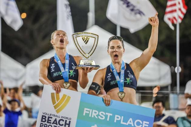 (240414) -- LAGUNA PROVINCE, April 14, 2024 -- Gold medalists Germany s Chenoa Christ (L) and Anna-Lena Grune celebrate during the awarding ceremony at the Volleyball World Beach Pro Tour Futures in Laguna Province, the Philippines, April 14, 2024. ) (SP)THE PHILIPPINES-LAGUNA PROVINCE Beach volleyball, Beachvolleyball BEACH PRO TOUR FUTURES-AWARDING CEREMONY ROUELLExUMALI 