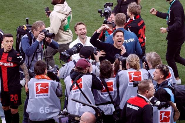 Bilder des Jahres 2024, Sport 04 April Sport Themen der Woche KW15 Sport Bilder des Tages ALONSO Xabier Trainer Team Bayer 04 Leverkusen Jubelt nach dem gewinn der Deutschen Meisterschaft mit Sportdirektor ROLFES Simon DFL Bundesliga Saison 2023 - 2024 Bundesliga Spiel Bayer 04 Leverkusen - Werder Bremen Bayer Leverkusen Deutscher Fussballmeister 2024 am 14.04. 2024 in Leverkusen DFL REGULATIONS PROHIBIT ANY USE OF PHOTOGRAPHS as IMAGE SEQUENCES and or QUASI-VIDEO *** ALONSO Xabier Coach Team Bayer 04 Leverkusen Celebrates after winning the German Championship with Sports Director ROLFES Simon DFL Bundesliga Season 2023 2024 Bundesliga Match Bayer 04 Leverkusen Werder Bremen Bayer Leverkusen German Football Champion 2024 on 14 04 2024 in Leverkusen DFL REGULATIONS PROHIBIT ANY USE OF PHOTOGRAPHS as IMAGE SEQUENCES and or QUASI VIDEO Copyright: xLacixPerenyix