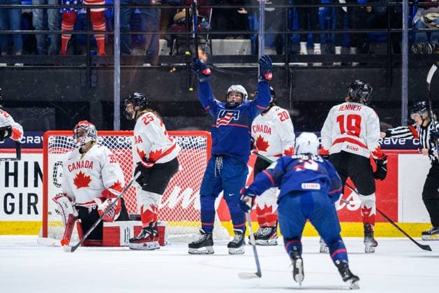 240414 Alex Carpenter of USA celebrates scoring 3-2 during the 2024 IIHF Women s World Championship, WM, Weltmeisterschaft final between USA and Canada on April 14, 2024 in Utica. Photo: Aron Broman BILDBYRAN COP 341 AM0053 ishockey Ice hockey, Eishockey vm dam 2024 iihf womens world championship dam vm ishockey vm final usa canada kanada women bbeng jubel Copyright: ARONxBROMAN BB240414AM094