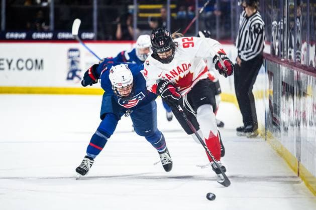 240414 Lacey Eden of USA and Danielle Serdachny of Canada during the 2024 IIHF Women s World Championship, WM, Weltmeisterschaft final between USA and Canada on April 14, 2024 in Utica. Photo: Aron Broman BILDBYRAN COP 341 AM0053 ishockey Ice hockey, Eishockey vm dam 2024 iihf womens world championship dam vm ishockey vm final usa canada kanada women bbeng Copyright: ARONxBROMAN BB240414AM095