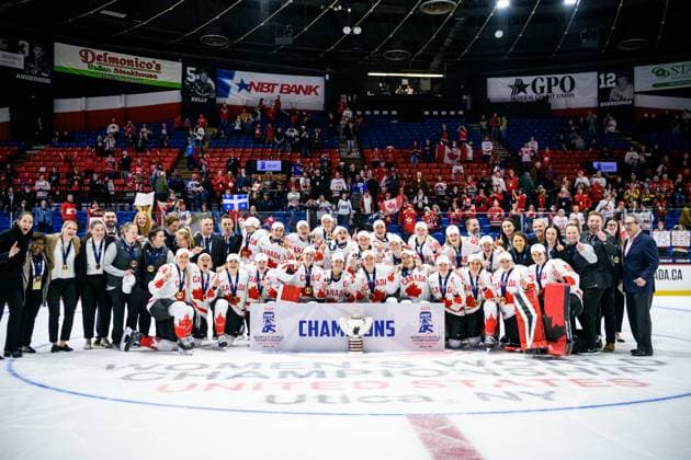 240414 Players and staff of Canada celebrate after the 2024 IIHF Women s World Championship, WM, Weltmeisterschaft final between USA and Canada on April 14, 2024 in Utica. Photo: Aron Broman BILDBYRAN COP 341 AM0053 ishockey Ice hockey, Eishockey vm dam 2024 iihf womens world championship dam vm ishockey vm final usa canada kanada women bbeng jubel Copyright: ARONxBROMAN BB240414AM123