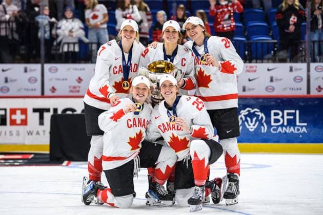 240414 Topp row from left to right, Laura Stacey, Marie-Philip Poulin and Emily Clark of Canada, bottom row from left to right, Emma Maltais and Jaime Bourbonnais of Canada celebrate after the 2024 IIHF Women s World Championship, WM, Weltmeisterschaft final between USA and Canada on April 14, 2024 in Utica. Photo: Aron Broman BILDBYRAN COP 341 AM0053 ishockey Ice hockey, Eishockey vm dam 2024 iihf womens world championship dam vm ishockey vm final usa canada kanada women bbeng jubel Copyright: ARONxBROMAN BB240414AM145