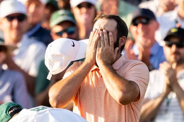 240414 Scottie Scheffler of the United States reacts after winning the final round of the 2024 Masters Golf Tournament on April 14, 2024 in Augusta. Photo: Petter Arvidson BILDBYRAN kod PA PA0795 bbeng golf masters the masters Augusta us masters jubel Copyright: PETTERxARVIDSON BB240414PA221