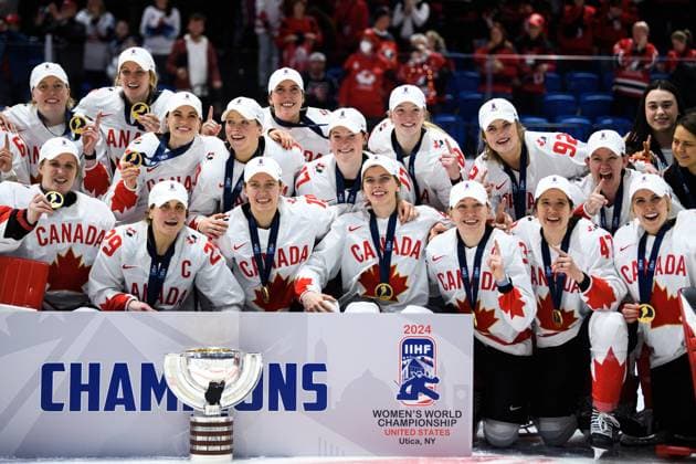 240414 Players of Canada celebrate after the 2024 IIHF Women s World Championship, WM, Weltmeisterschaft final between USA and Canada on April 14, 2024 in Utica. Photo: Aron Broman BILDBYRAN COP 341 AM0053 ishockey Ice hockey, Eishockey vm dam 2024 iihf womens world championship dam vm ishockey vm final usa canada kanada women bbeng jubel Copyright: ARONxBROMAN BB240414AM179