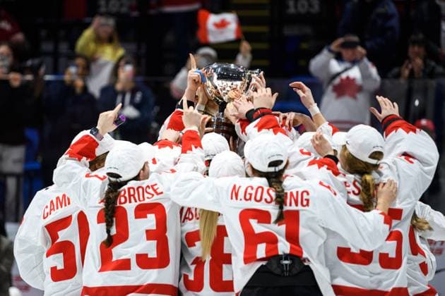 240414 Players of Canada celebrate after the 2024 IIHF Women s World Championship, WM, Weltmeisterschaft final between USA and Canada on April 14, 2024 in Utica. Photo: Aron Broman BILDBYRAN COP 341 AM0053 ishockey Ice hockey, Eishockey vm dam 2024 iihf womens world championship dam vm ishockey vm final usa canada kanada women bbeng jubel Copyright: ARONxBROMAN BB240414AM181
