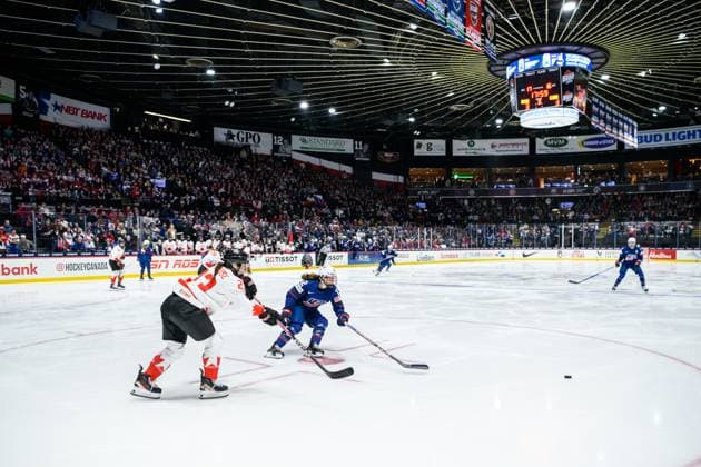 240414 Erin Ambrose of Canada and Kelly Pannek of USA during the 2024 IIHF Women s World Championship, WM, Weltmeisterschaft final between USA and Canada on April 14, 2024 in Utica. Photo: Aron Broman BILDBYRAN COP 341 AM0053 ishockey Ice hockey, Eishockey vm dam 2024 iihf womens world championship dam vm ishockey vm final usa canada kanada women bbeng Copyright: ARONxBROMAN BB240414AM202