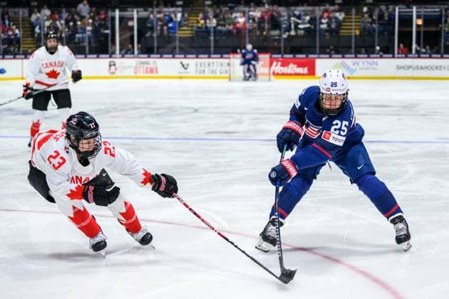 240414 Erin Ambrose of Canada and Alex Carpenter of USA during the 2024 IIHF Women s World Championship, WM, Weltmeisterschaft final between USA and Canada on April 14, 2024 in Utica. Photo: Aron Broman BILDBYRAN COP 341 AM0053 ishockey Ice hockey, Eishockey vm dam 2024 iihf womens world championship dam vm ishockey vm final usa canada kanada women bbeng Copyright: ARONxBROMAN BB240414AM204