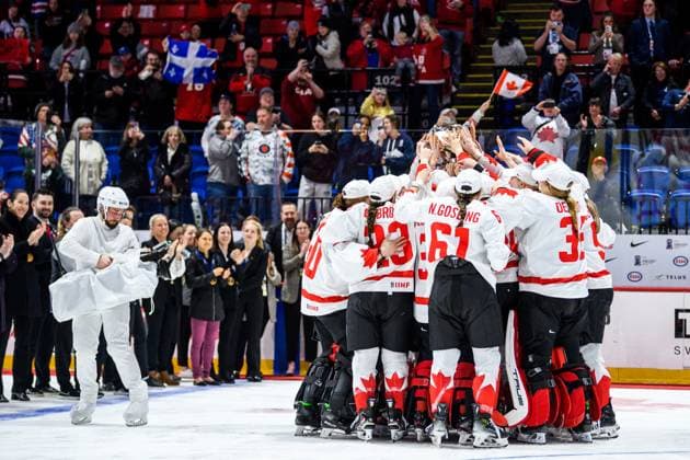 240414 Players of Canada celebrate after the 2024 IIHF Women s World Championship, WM, Weltmeisterschaft final between USA and Canada on April 14, 2024 in Utica. Photo: Aron Broman BILDBYRAN COP 341 AM0053 ishockey Ice hockey, Eishockey vm dam 2024 iihf womens world championship dam vm ishockey vm final usa canada kanada women bbeng jubel Copyright: ARONxBROMAN BB240414AM215