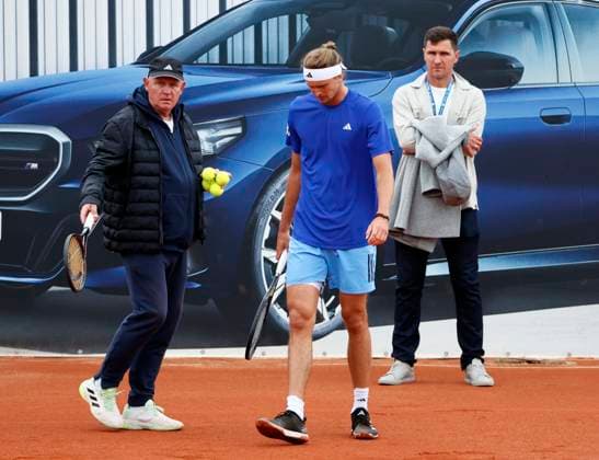 15.04.2024, BMW Open 2024, MTTC Iphitos Muenchen, Tennis, Muenchen, im Bild: Zverev Senior, Alexander Zverev (GER) und Mischa Zverev