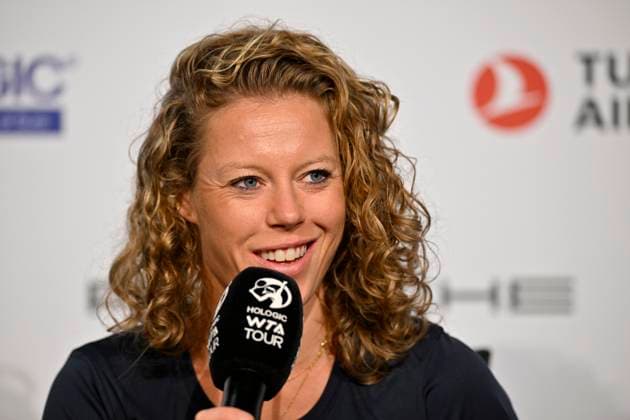 Sport Themen der Woche KW16 Sport Bilder des Tages Laura Siegemund (GER) im Interview Mikrofon Mikro Logo WTA, Tennis Damen Tennis Damen Porsche-Cup Porsche Tennis Grand Prix GP Stuttgart 2024 Porsche Arena 15.04.2023 DFL REGULATIONS PROHIBIT ANY USE OF PHOTOGRAPHS AS IMAGE SEQUENCES AND OR QUASI-VIDEO Porsche Tennis Grand Prix GP Stuttgart 2024 *** Laura Siegemund GER in interview Microphone Micro Logo WTA Tennis Ladies Porsche Cup Porsche Tennis Grand Prix GP Stuttgart 2024 Porsche Arena 15 04 2023 DFL REGULATIONS PROHIBIT ANY USE OF PHOTOGRAPHS AS IMAGE SEQUENCES AND OR QUASI VIDEO Porsche Tennis Grand Prix GP Stuttgart 2024