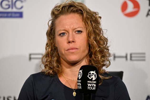 Laura Siegemund (GER) im Interview Mikrofon Mikro Logo WTA, Tennis Damen Tennis Damen Porsche-Cup Porsche Tennis Grand Prix GP Stuttgart 2024 Porsche Arena 15.04.2023 DFL REGULATIONS PROHIBIT ANY USE OF PHOTOGRAPHS AS IMAGE SEQUENCES AND OR QUASI-VIDEO Porsche Tennis Grand Prix GP Stuttgart 2024