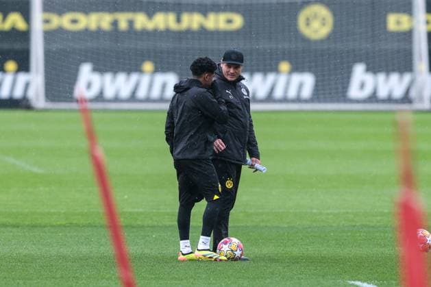 15.04.2024, Fussball, Saison 2023 2024, UEFA Champions League, UCL, Abschlusstraining, Borussia Dortmund - Atletico Madrid, v. l. Ian Maatsen (Borussia Dortmund), Trainer Edin Terzic (Borussia Dortmund), Dortmund Signal Iduna Park NRW Deutschland xRHR-FOTO DEx Copyright: DennisxEwert RHR-FOTOx RHR-FOTO DE