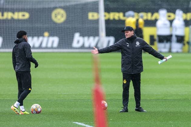 15.04.2024, Fussball, Saison 2023 2024, UEFA Champions League, UCL, Abschlusstraining, Borussia Dortmund - Atletico Madrid, v. l. Ian Maatsen (Borussia Dortmund), Trainer Edin Terzic (Borussia Dortmund), Dortmund Signal Iduna Park NRW Deutschland xRHR-FOTO DEx Copyright: DennisxEwert RHR-FOTOx RHR-FOTO DE