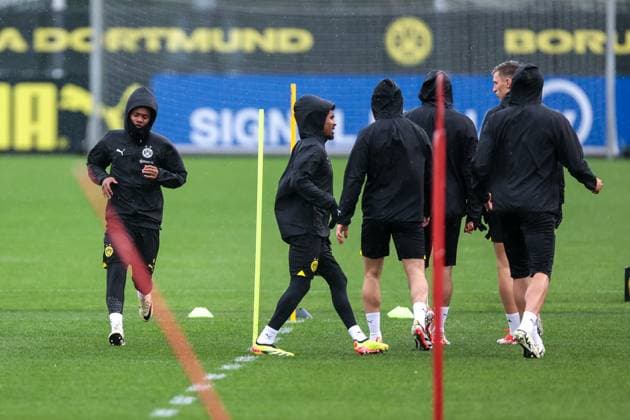 15.04.2024, Fussball, Saison 2023 2024, UEFA Champions League, UCL, Abschlusstraining, Borussia Dortmund - Atletico Madrid, v. l. Julien Duranville (Borussia Dortmund), Ian Maatsen (Borussia Dortmund), Dortmund Signal Iduna Park NRW Deutschland xRHR-FOTO DEx Copyright: DennisxEwert RHR-FOTOx RHR-FOTO DE