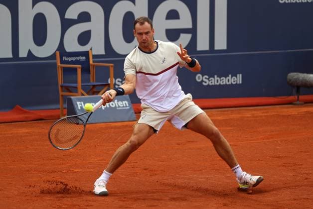 Barcelona Open Banc Sabadell 2024 - Day One Roman Safiullin is playing against Roberto Bautista Agut in the round of 64 of the Barcelona Open Banc Sabadell, 71st Conde de Godo Trophy, at the Real Club de Tennis Barcelona 1899, in Barcelona, Spain, on April 15, 2024. Barcelona Barcelona Spain  Copyright: xUrbanandsportx originalFilename:urbanandsport-barcelon240415_npNQu.jpg