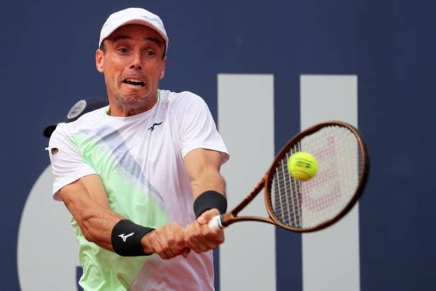 Barcelona Open Banc Sabadell 2024 - Day One Roberto Bautista Agut is playing against Roman Safiullin in the round of 64 of the Barcelona Open Banc Sabadell, 71st Conde de Godo Trophy, at the Real Club de Tennis Barcelona 1899, in Barcelona, Spain, on April 15, 2024. Barcelona Barcelona Spain  Copyright: xUrbanandsportx originalFilename:urbanandsport-barcelon240415_npoh3.jpg