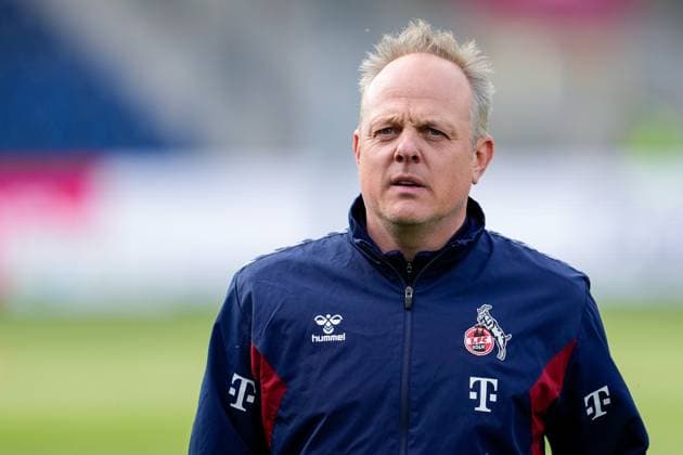 Daniel Weber (Trainer, Cheftrainer, 1. FC Köln), Einzelbild, Einzelfoto, Aktion, Action, Porträt, Portrait, 15.04.2024, Sinsheim (Hoffenheim) (Deutschland), Fussball, Google Pixel Frauen-Bundesliga, TSG 1899 Hoffenheim - 1. FC Köln, DFB DFL REGULATIONS PROHIBIT ANY USE OF PHOTOGRAPHS AS IMAGE SEQUENCES AND OR QUASI-VIDEO.