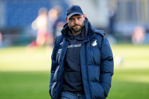 Stephan Lerch (Trainer, Cheftrainer, TSG), Einzelbild, Einzelfoto, Aktion, Action, 15.04.2024, Sinsheim (Hoffenheim) (Deutschland), Fussball, Google Pixel Frauen-Bundesliga, TSG 1899 Hoffenheim - 1. FC Köln, DFB DFL REGULATIONS PROHIBIT ANY USE OF PHOTOGRAPHS AS IMAGE SEQUENCES AND OR QUASI-VIDEO.