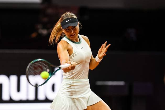 Paula Badosa (ESP) Paula Badosa vs Diana Shnaider GER Porsche Tennis Grand Prix GP Stuttgart 2024, Porsche-Arena, 15.04.2024 GER Porsche Tennis Grand Prix GP Stuttgart 2024 Porsche-Arena, 15.04.2024 Stuttgart Copyright: xEibner-Pressefoto RogerxBuerkex EP