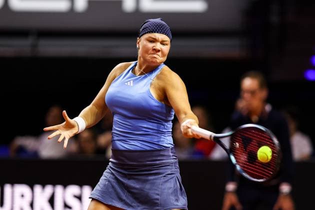 Diana Shnaider (RUS) Paula Badosa vs Diana Shnaider GER Porsche Tennis Grand Prix GP Stuttgart 2024, Porsche-Arena, 15.04.2024 GER Porsche Tennis Grand Prix GP Stuttgart 2024 Porsche-Arena, 15.04.2024 Stuttgart Copyright: xEibner-Pressefoto RogerxBuerkex EP