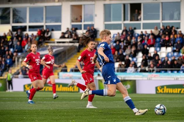 Paulina Krumbiegel (TSG Hoffenheim, 08) am Ball, GER, TSG 1899 Hoffenheim vs FC Koeln, Fussball Google Pixel Frauen Bundesliga, 18. Spieltag, Saison 2023 2024, 15.04.2024 DFB regulations prohibit any use of photographs as image sequences and or quasi-video GER, TSG 1899 Hoffenheim vs FC Koeln, Fussball Google Pixel Frauen Bundesliga, 18. Spieltag, Saison 2023 2024, 15.04.2024 Hoffenheim Copyright: xEibner-Pressefoto Memmlerx EP_MMR