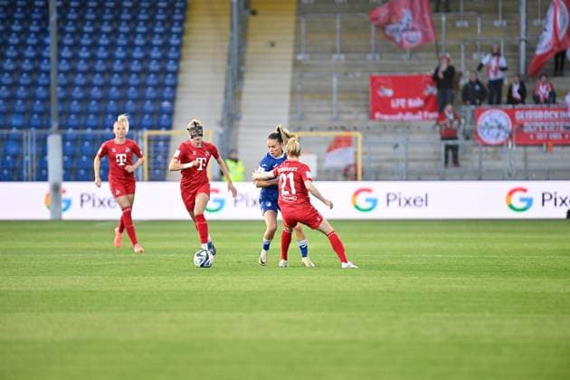 Google Pixel Frauen-Bundesliga: TSG Hoffenheim vs. 1. FC Köln; Hoffenheim, 15.04.2024 Erëleta Memeti (TSG Hoffenheim, 7), Anna Gerhardt (1. FC Köln, 21), Celina Degen (1. FC Köln, 5) Google Pixel Frauen-Bundesliga, Spieltag 18: TSG Hoffenheim vs. 1. FC Köln am 15.04.2024 im Dietmar-Hopp-Stadion in Hoffenheim. DFL REGULATIONS PROHIBIT ANY USE OF PHOTOGRAPHS AS IMAGE SEQUENCES AND OR QUASI-VIDEO. Copyright: xBEAUTIFULxSPORTS Gelhardtx