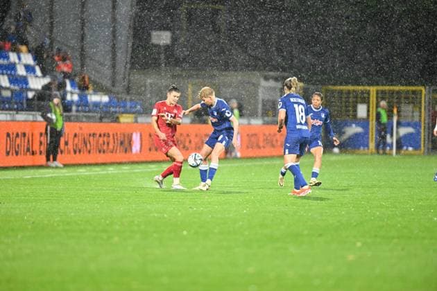 Google Pixel Frauen-Bundesliga: TSG Hoffenheim vs. 1. FC Köln; Hoffenheim, 15.04.2024 Martyna Wiankowska (1. FC Köln, 26), Paulina Krumbiegel (TSG Hoffenheim, 8) Google Pixel Frauen-Bundesliga, Spieltag 18: TSG Hoffenheim vs. 1. FC Köln am 15.04.2024 im Dietmar-Hopp-Stadion in Hoffenheim. DFL REGULATIONS PROHIBIT ANY USE OF PHOTOGRAPHS AS IMAGE SEQUENCES AND OR QUASI-VIDEO. Copyright: xBEAUTIFULxSPORTS Gelhardtx