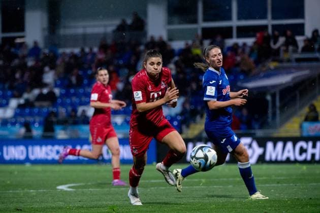 MartynÄÖ Wiankowska (FC Koeln, 26) im Zweikampf mit Melissa Koessler (TSG Hoffenheim, 25), GER, TSG 1899 Hoffenheim vs FC Koeln, Fussball Google Pixel Frauen Bundesliga, 18. Spieltag, Saison 2023 2024, 15.04.2024 DFB regulations prohibit any use of photographs as image sequences and or quasi-video GER, TSG 1899 Hoffenheim vs FC Koeln, Fussball Google Pixel Frauen Bundesliga, 18. Spieltag, Saison 2023 2024, 15.04.2024 Hoffenheim Copyright: xEibner-Pressefoto Memmlerx EP_MMR