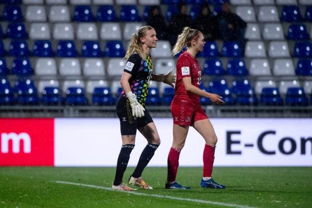 Jasmin Pal (FC Koeln, 01) motiviert Janina Hechler (FC Koeln, 28), GER, TSG 1899 Hoffenheim vs FC Koeln, Fussball Google Pixel Frauen Bundesliga, 18. Spieltag, Saison 2023 2024, 15.04.2024 DFB regulations prohibit any use of photographs as image sequences and or quasi-video GER, TSG 1899 Hoffenheim vs FC Koeln, Fussball Google Pixel Frauen Bundesliga, 18. Spieltag, Saison 2023 2024, 15.04.2024 Hoffenheim Copyright: xEibner-Pressefoto Memmlerx EP_MMR