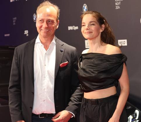 Yvonne Catterfeld, und Veranstalter, Christian Okon, Portraet, Portrait, Tennis Players Night BMW Open 2024 Red Carpet-Event 16.04.2024 FOTO: Mladen Lackovic LakoPress